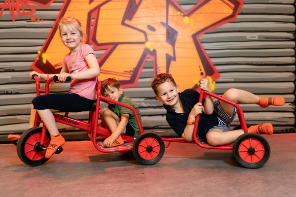 Motorik Spielplatz Tretfahrzeuge